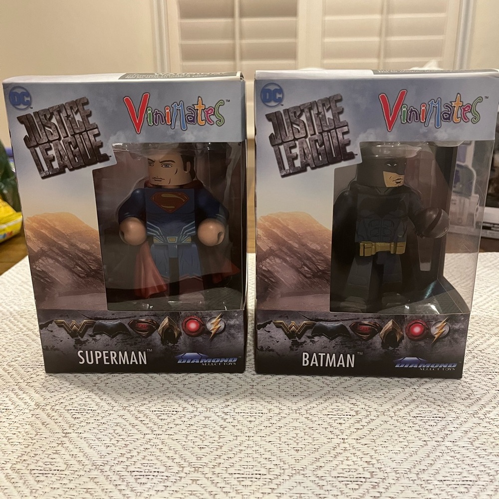 DC Justice League Vinimates Superman and Batman Figures
